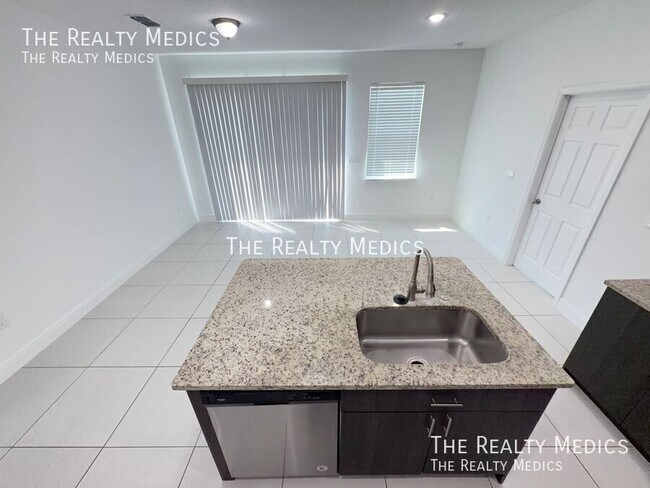 Building Photo - 2481 San Filippo Dr SE