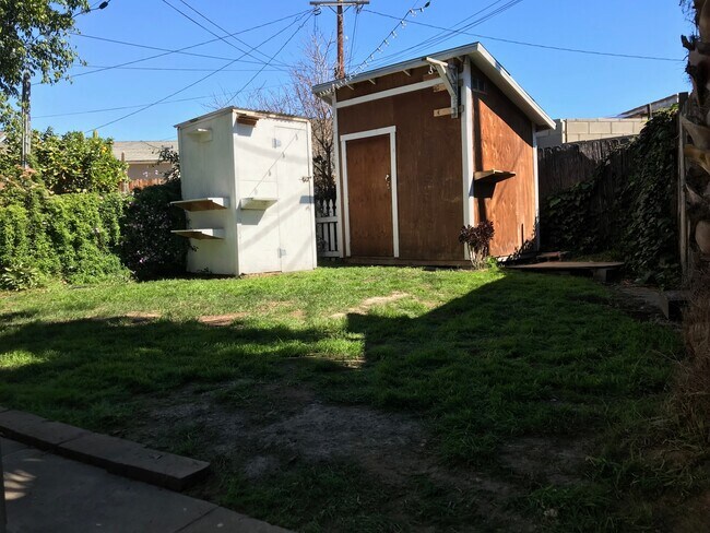 Building Photo - 2556 W Ramona Rd