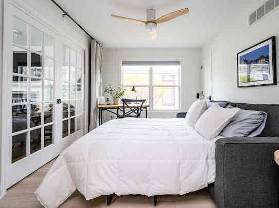 Building Photo - 428 Island Pointe Dr