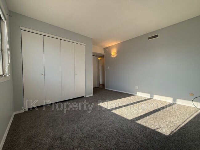 Building Photo - 2300 14th Ave S