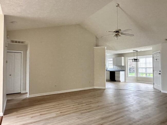 Building Photo - 2517 Forest Lodge Dr