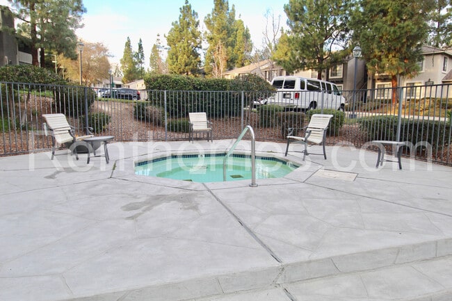 Building Photo - Rancho Bernardo, 14912 Avenida Venusto #6 - Brand New Carpet! Granite Counters, Comm Pool, Spa, T...