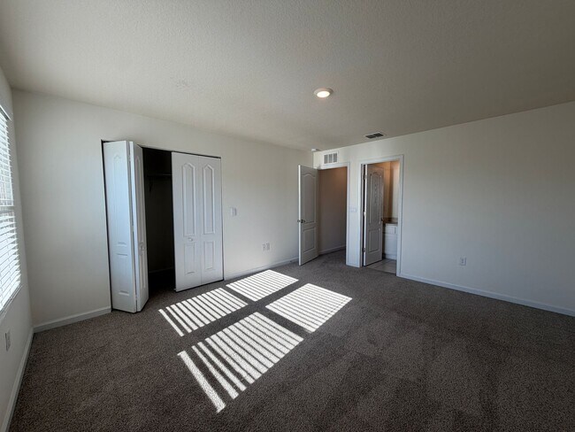 Building Photo - 3/2.5 Townhome in Bridgewater Community