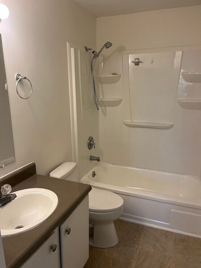 Building Photo - Available now. Beautiful 2 BR/1.5 BA Condo with Marsh View! BOAT RAMP AND BOAT PARKING! WATER/SEW...