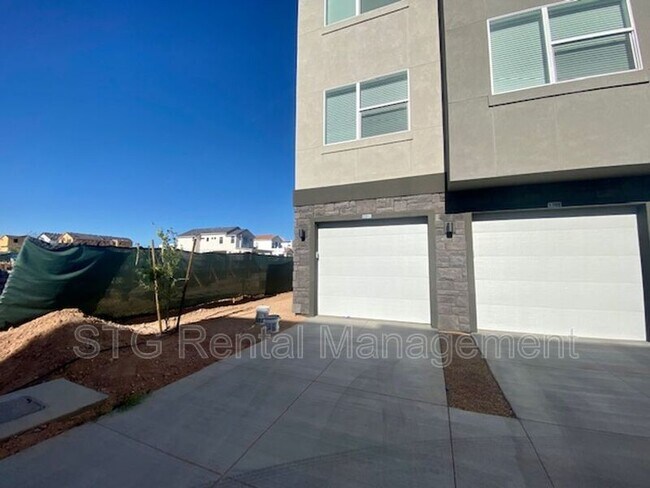 Building Photo - 5801 S Garnet Dr