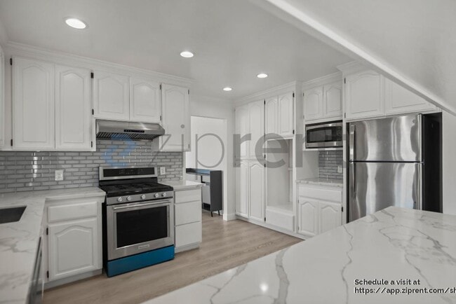 Building Photo - 21623 Baywood Ave