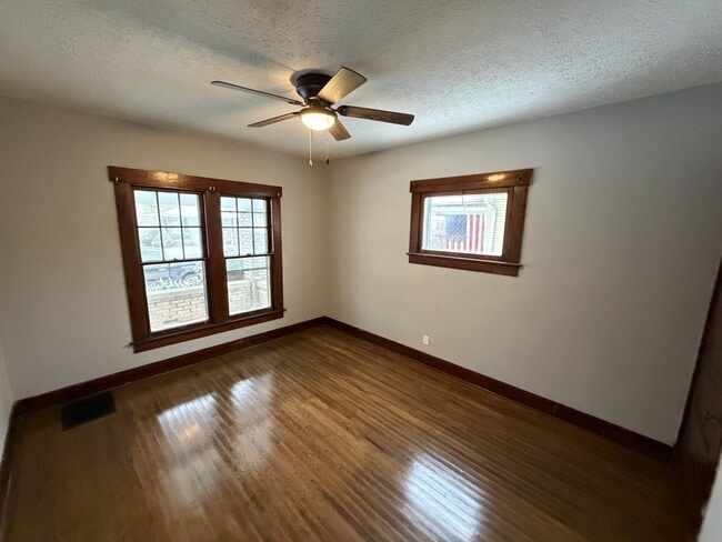 Building Photo - 807 S 10th St