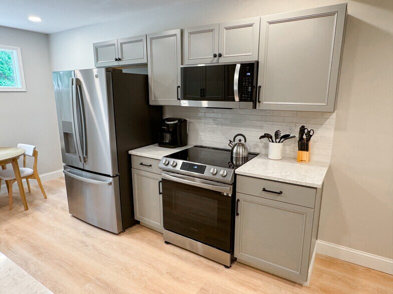Building Photo - 4056 Lenox Park Dr