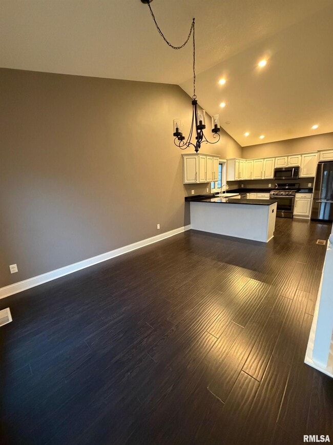 Building Photo - 2625 E 56th Ct