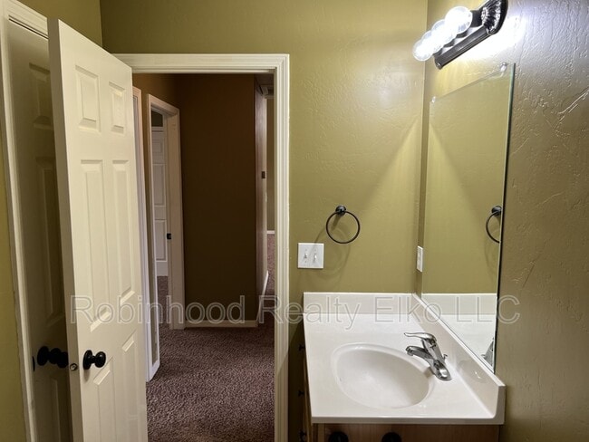 Building Photo - 214 Brookwood Dr