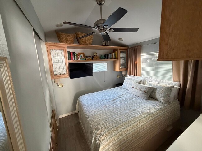 Building Photo - Charming Bungalow by the Beach in Leucadia!