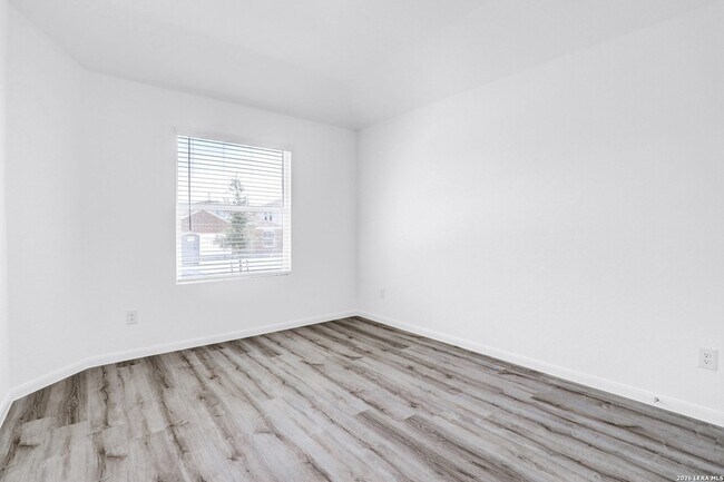Building Photo - 9947 Pears Ml