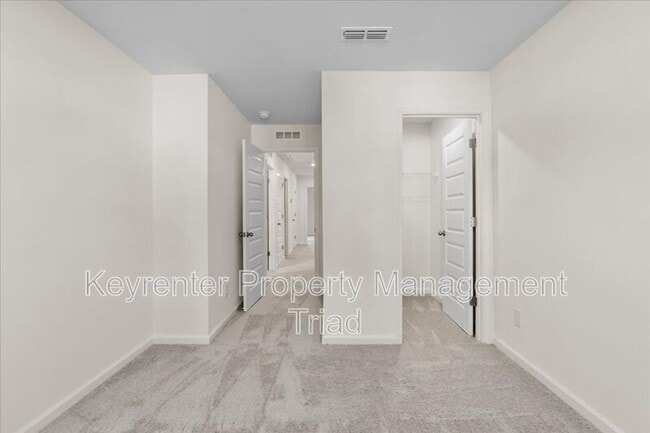 Building Photo - 174 Parker Ln