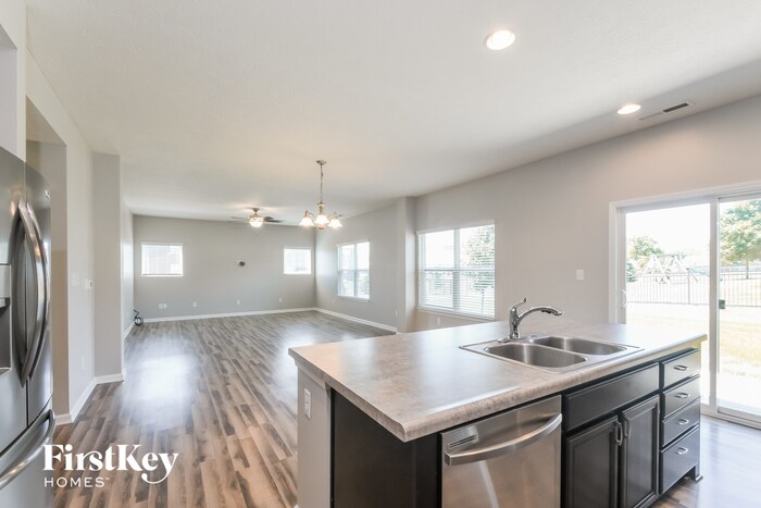 Building Photo - 2020 Eagles Ridge Dr