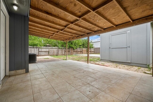 Building Photo - 12718 Summer Mill Dr