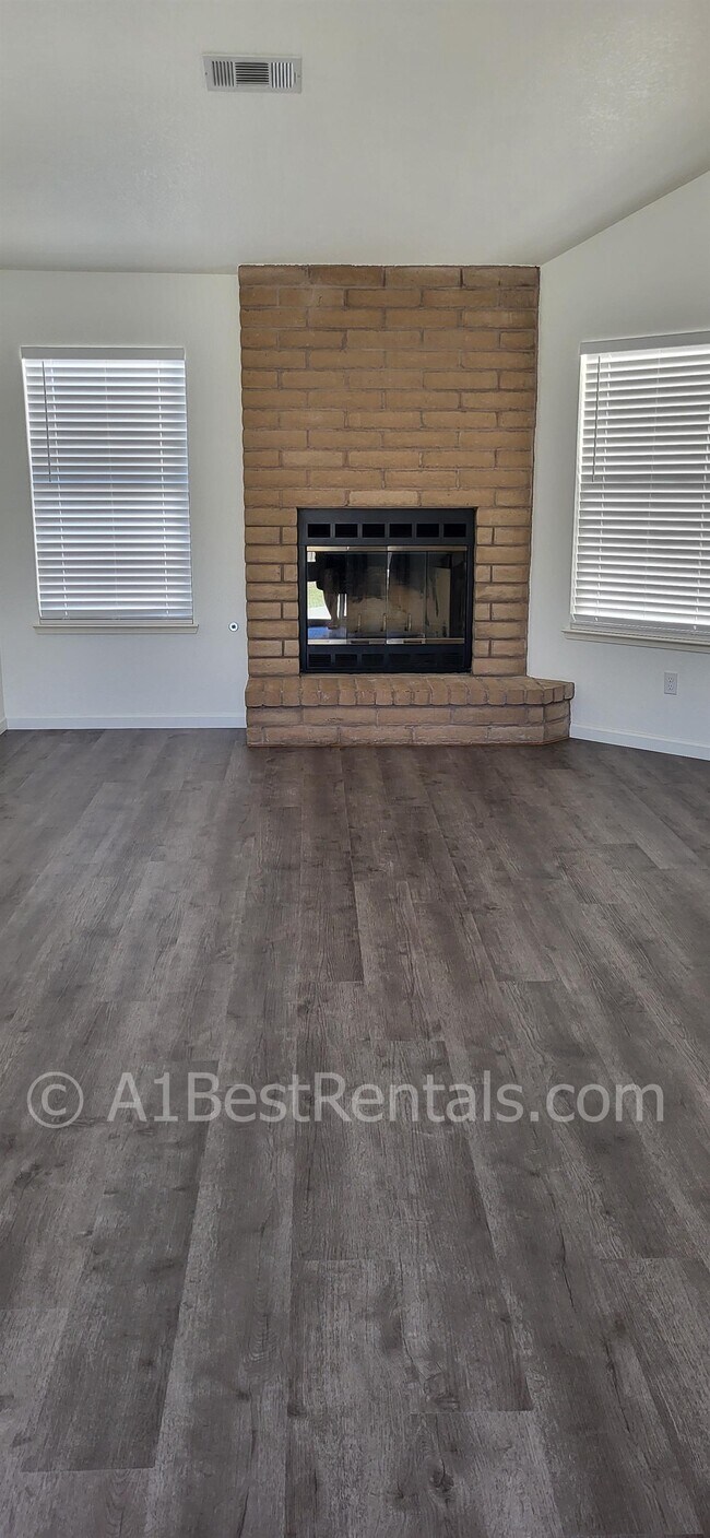 Building Photo - 2325 Orchard View Cir