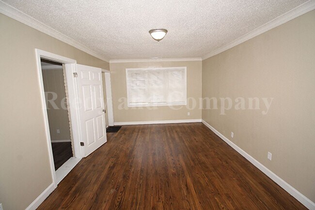 Building Photo - 1023 Waring Rd
