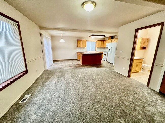 Building Photo - **PENDING**$500 Move In Special** Beautifu...