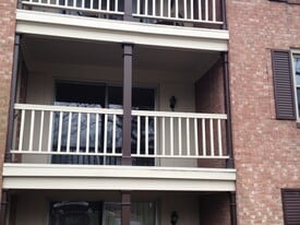 Building Photo - 991 Manor Ln