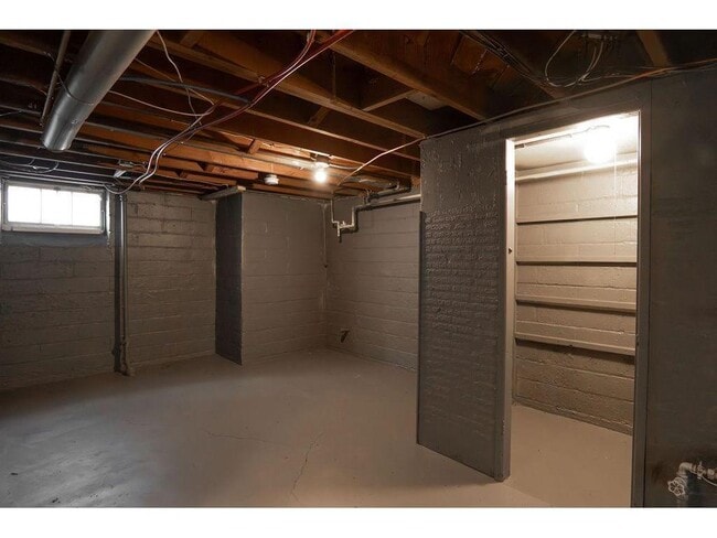 Building Photo - 5247 Dupont Ave N