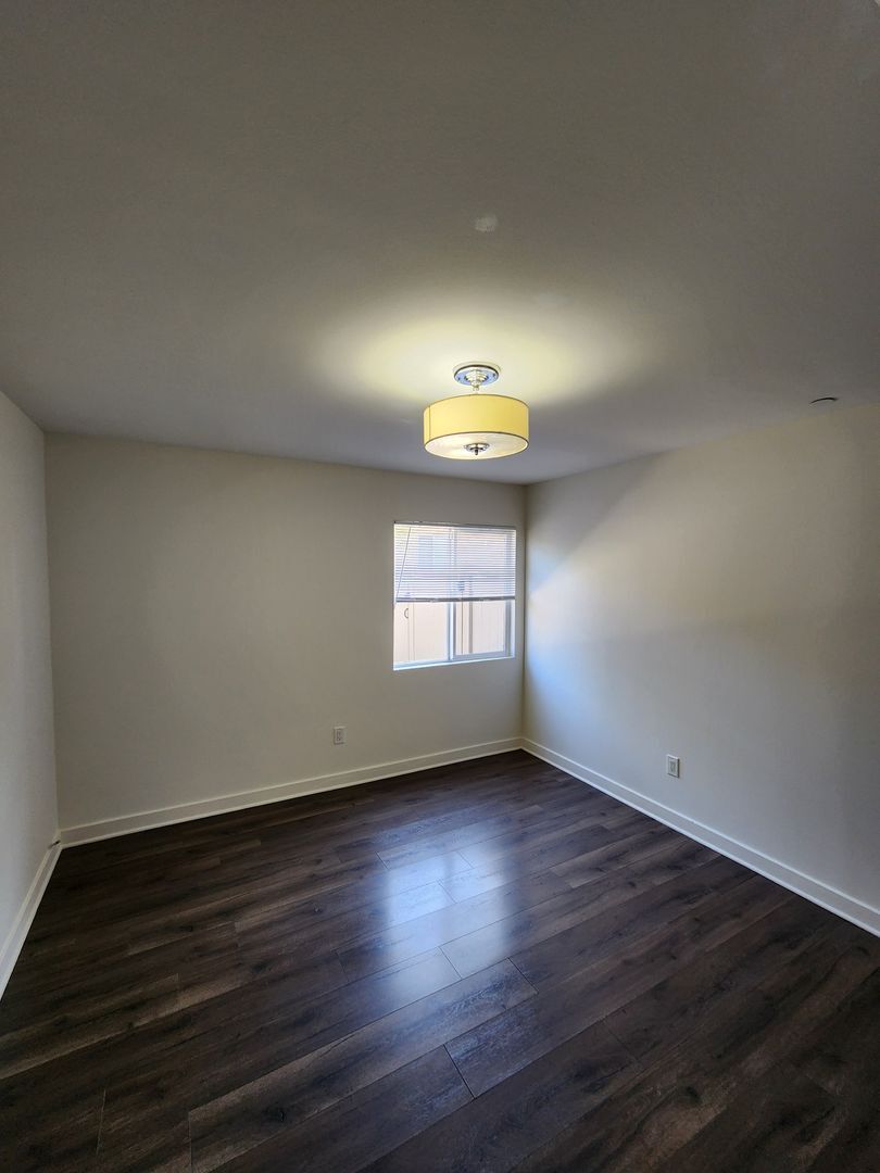 Building Photo - 1629 W Summit St