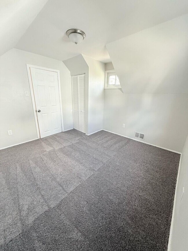 Building Photo - Great 4BR, 1 1/2BA Single Family Home in P...