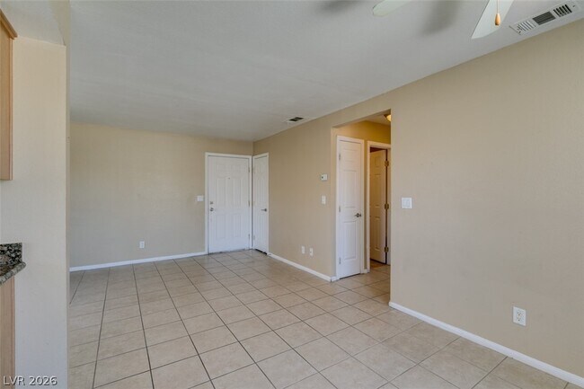 Building Photo - 7300 W Pirates Cove Rd