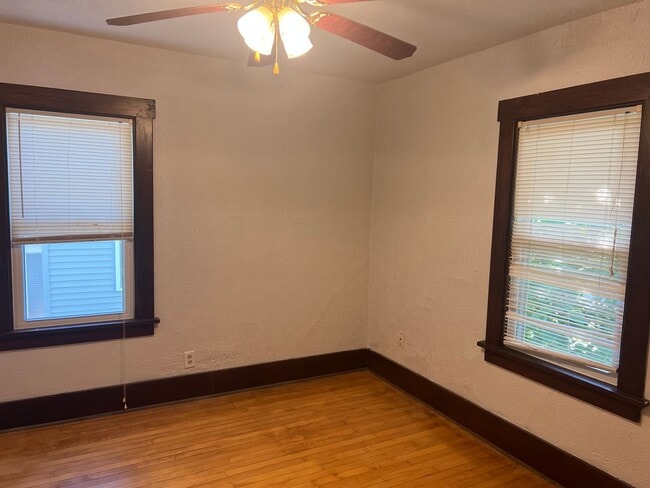 Building Photo - Pet Friendly 2BR House on Beloit's West Side