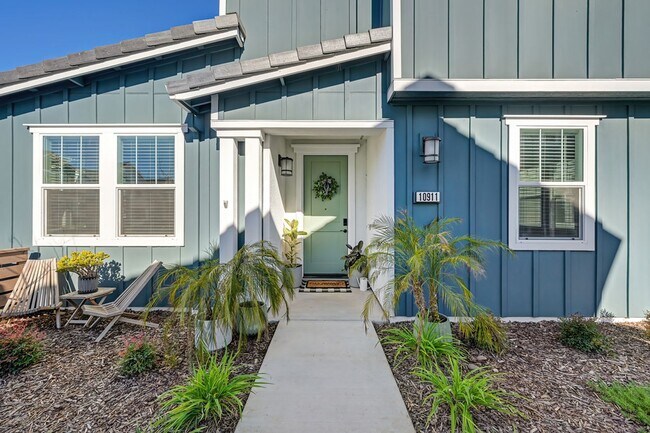 Building Photo - Beautiful 3 Bedroom Home with Updated Finishes & 2-Car Garage!
