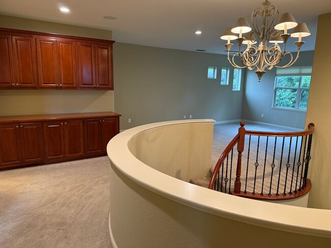 Building Photo - Beautiful 3 bedroom plus loft and office in highly sought Serrano community!