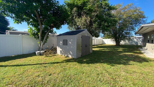 Building Photo - Nicely Remodeled & Updated 3 Bedroom 2 Bat...