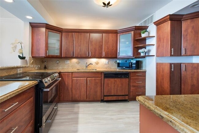 Building Photo - 3000 E Sunrise Blvd