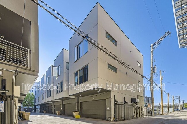 Building Photo - 1323 Elati St