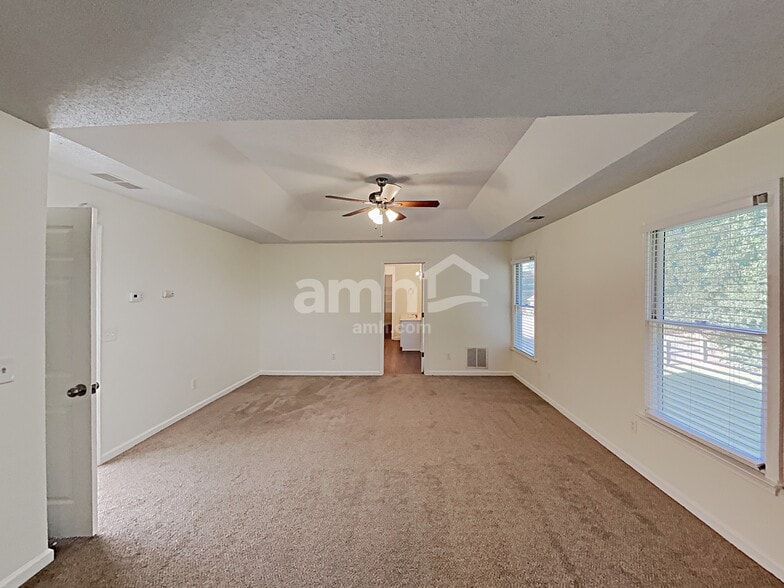 Building Photo - 1121 Lauren Way