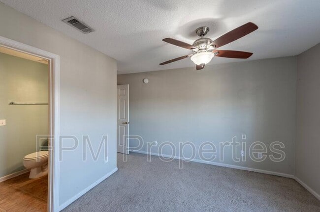 Building Photo - 807 Scrub Jay Dr