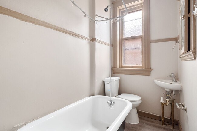 Building Photo - Junie B. Aiata