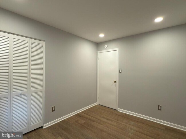 Building Photo - 3945 Wilcoxson Dr
