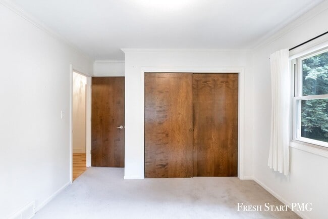 Building Photo - Charming 3-Bedroom Home in Walker – Conven...