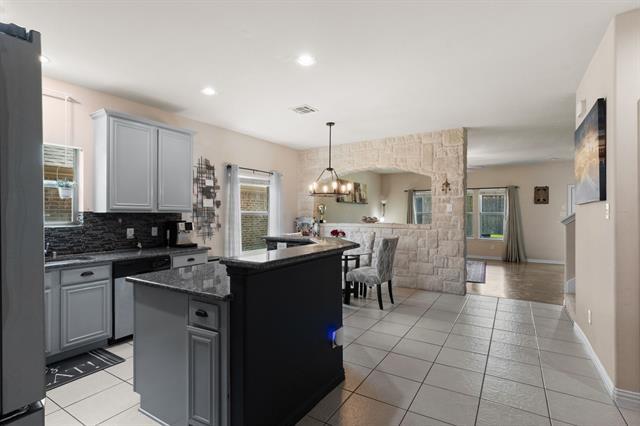 Building Photo - 5212 Seashore Ln