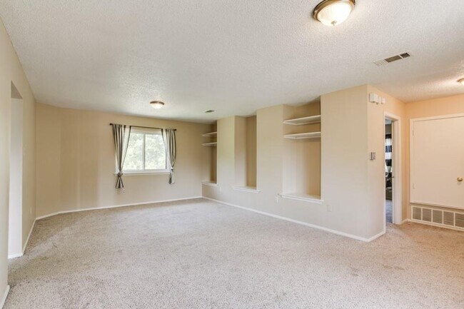 Building Photo - 11227 Henge Dr