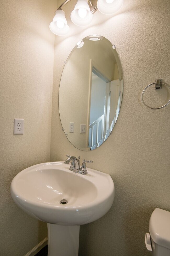 Building Photo - 2 Bedroom 2 1/2 Bath in Mosaic