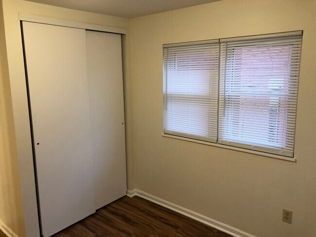 Building Photo - 753 1/2 Sullivant Ave.