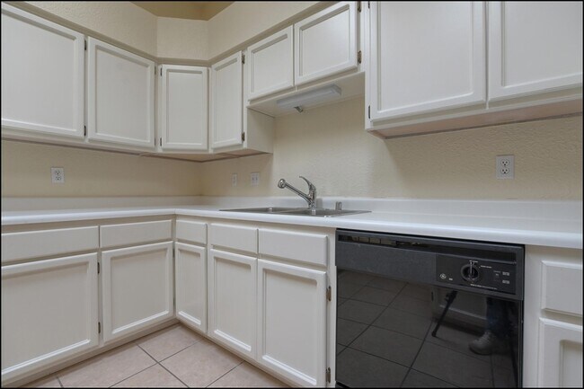Building Photo - 7580 Le Conte Dr