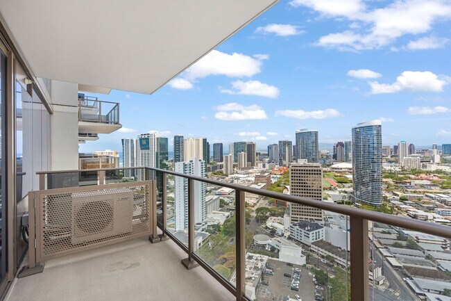Building Photo - Furnished 1 bed / 1 bath / 1 parking at Sk...