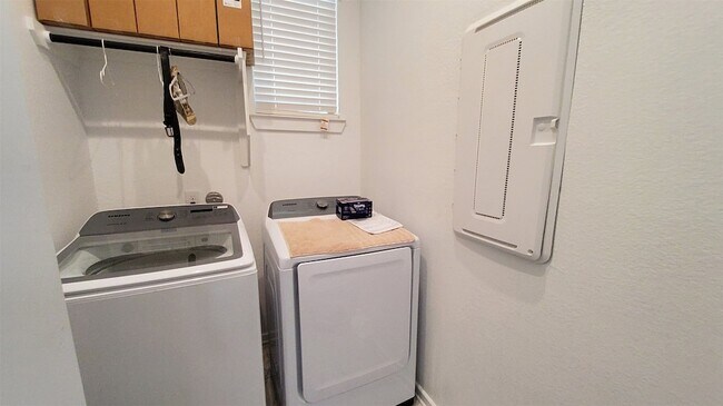 Building Photo - 305 Rise Ln