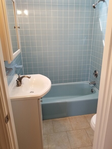 Building Photo - 49 Hillside Ave