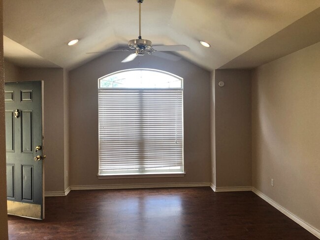 Building Photo - Spacious 3 Bedroom, 3 Bathroom Duplex in Steeplechase – Available for SUBLEASE August 4, 2025