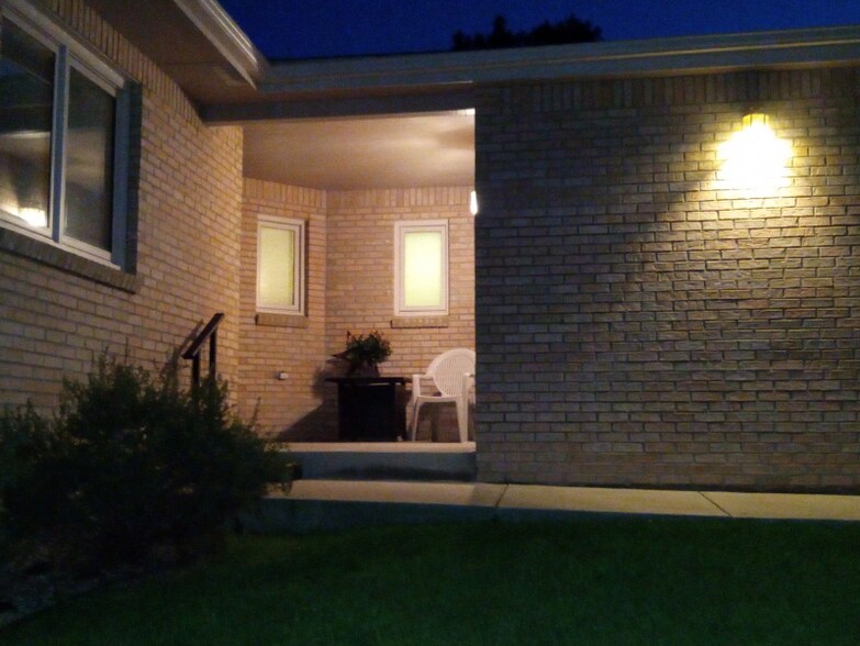 Building Photo - 1648 Northbrook Dr