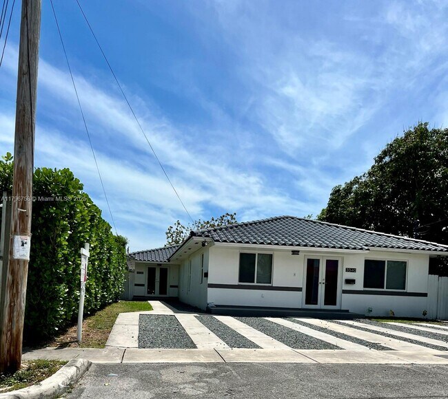 Primary Photo - 3040 SW 16th Ter