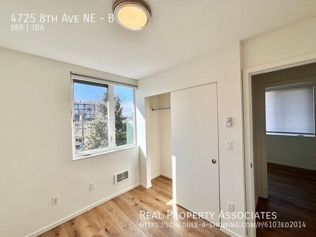 Building Photo - 4725 8th Ave NE